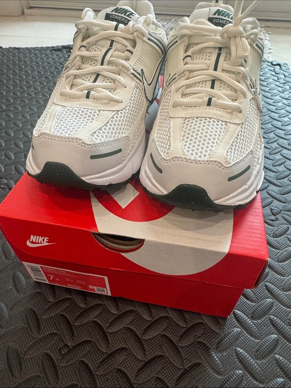 Nike Kid’s White and Dark Green Sneakers Trainers BRAND NEW